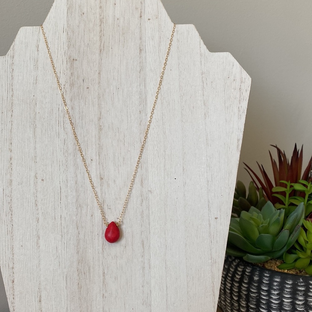 Stone teardrop necklace